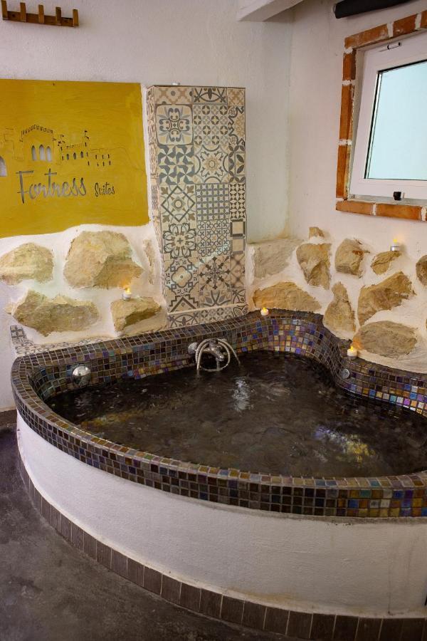 Fortress Jacuzzi Suites 사티바 외부 사진