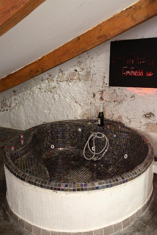 Fortress Jacuzzi Suites 사티바 외부 사진