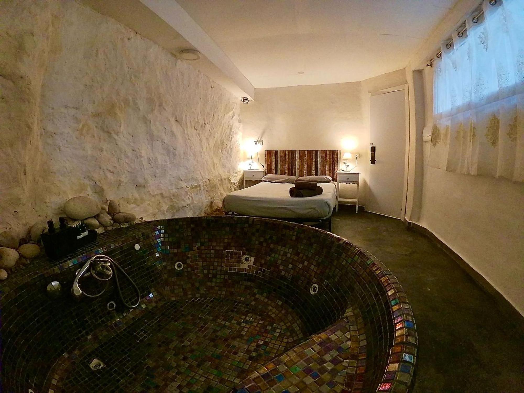 Fortress Jacuzzi Suites 사티바 외부 사진